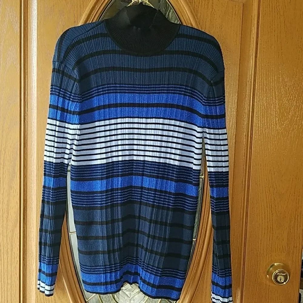 Laura Scott blue light weight sweater Sz. L
